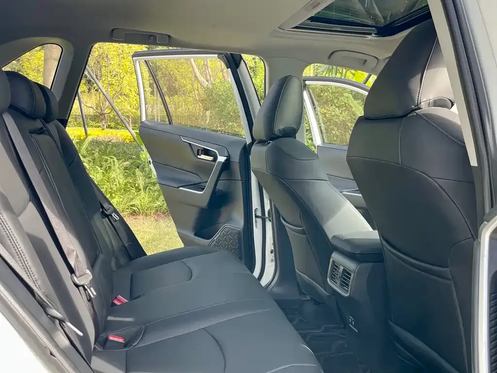 Toyota RAV4 2021 из CN, фото 5