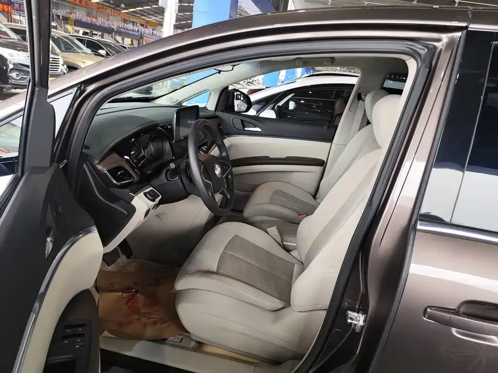 Buick GL8 2023 из CN, фото 7