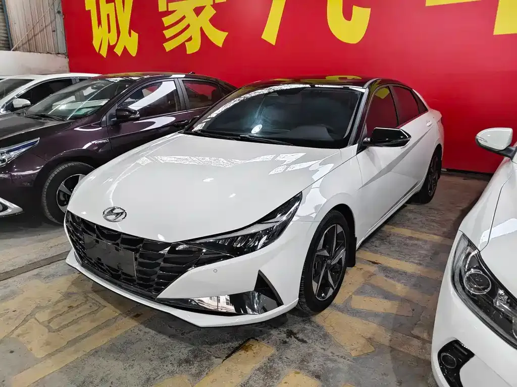 Hyundai Elantra 2023 из CN, фото 1