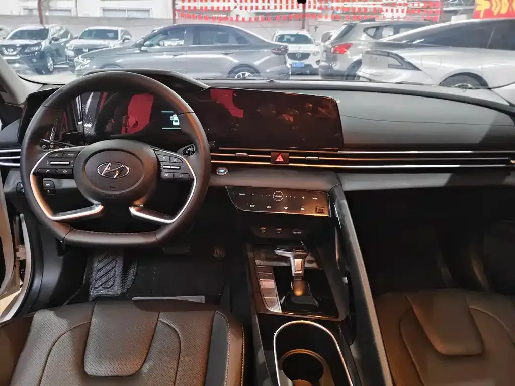Hyundai Elantra 2023 из CN, фото 4