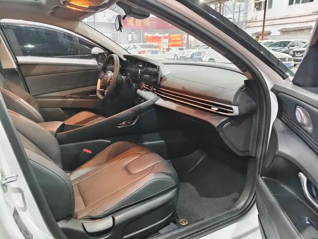 Hyundai Elantra 2023 из CN, фото 7