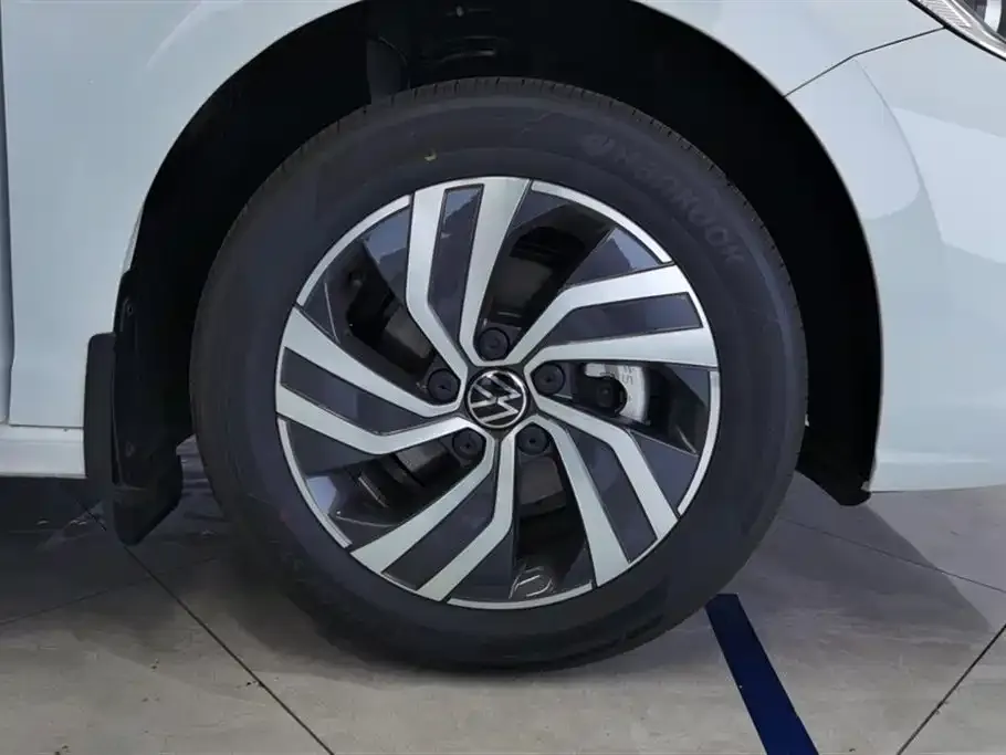Volkswagen Bora 2024 из CN, фото 7