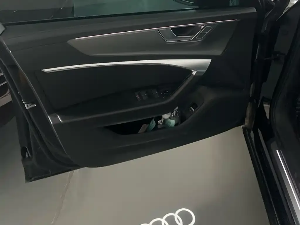 Audi A6L 2023 из CN, фото 3