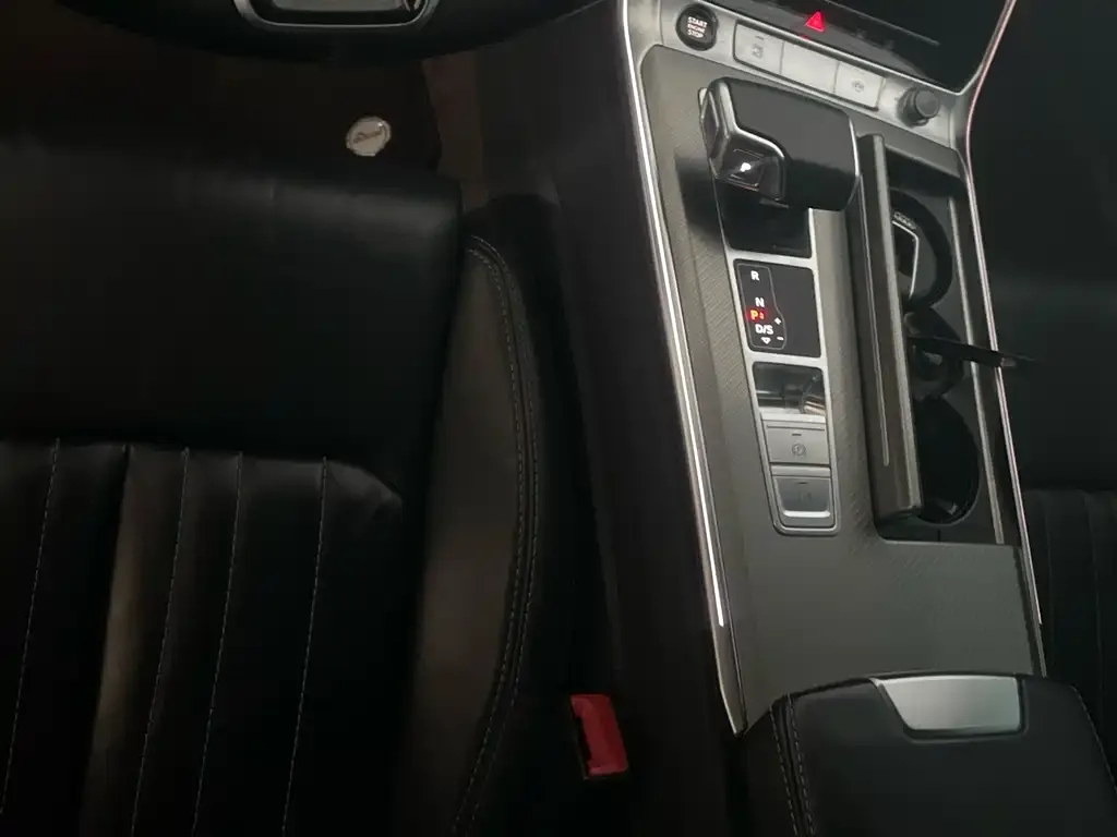 Audi A6L 2023 из CN, фото 2