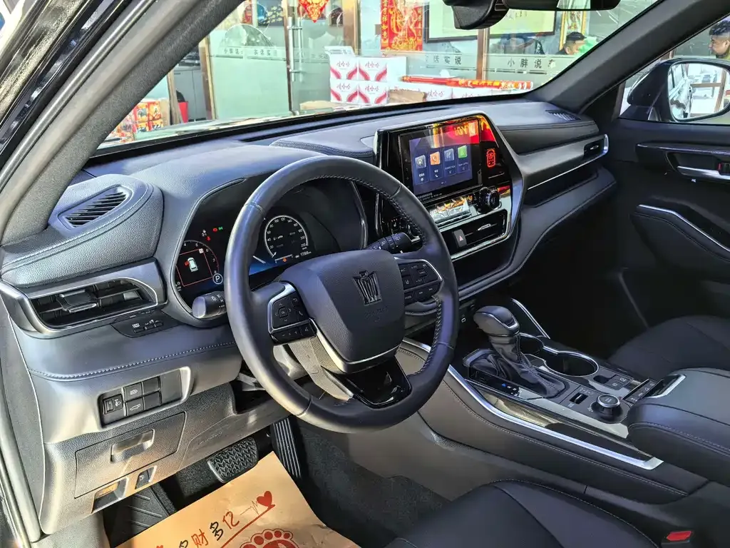 Toyota Crown Kluger 2023 из CN, фото 10