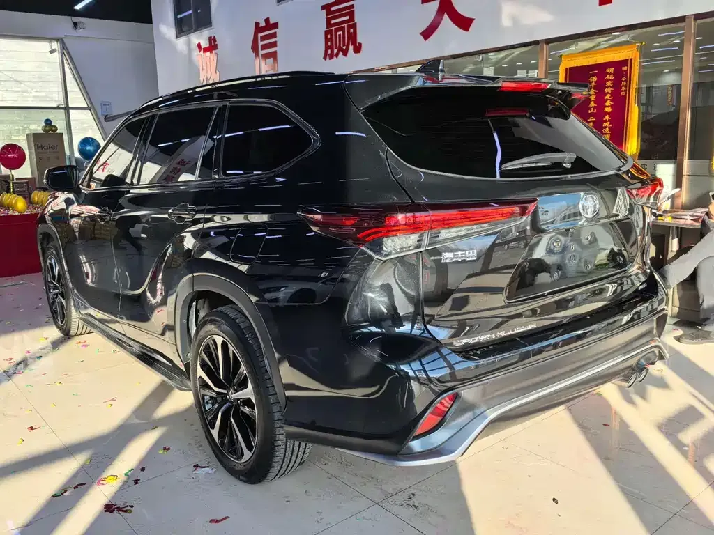 Toyota Crown Kluger 2023 из CN, фото 9