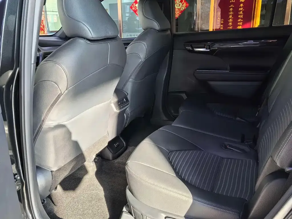 Toyota Crown Kluger 2023 из CN, фото 2