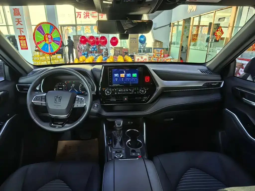 Toyota Crown Kluger 2023 из CN, фото 8