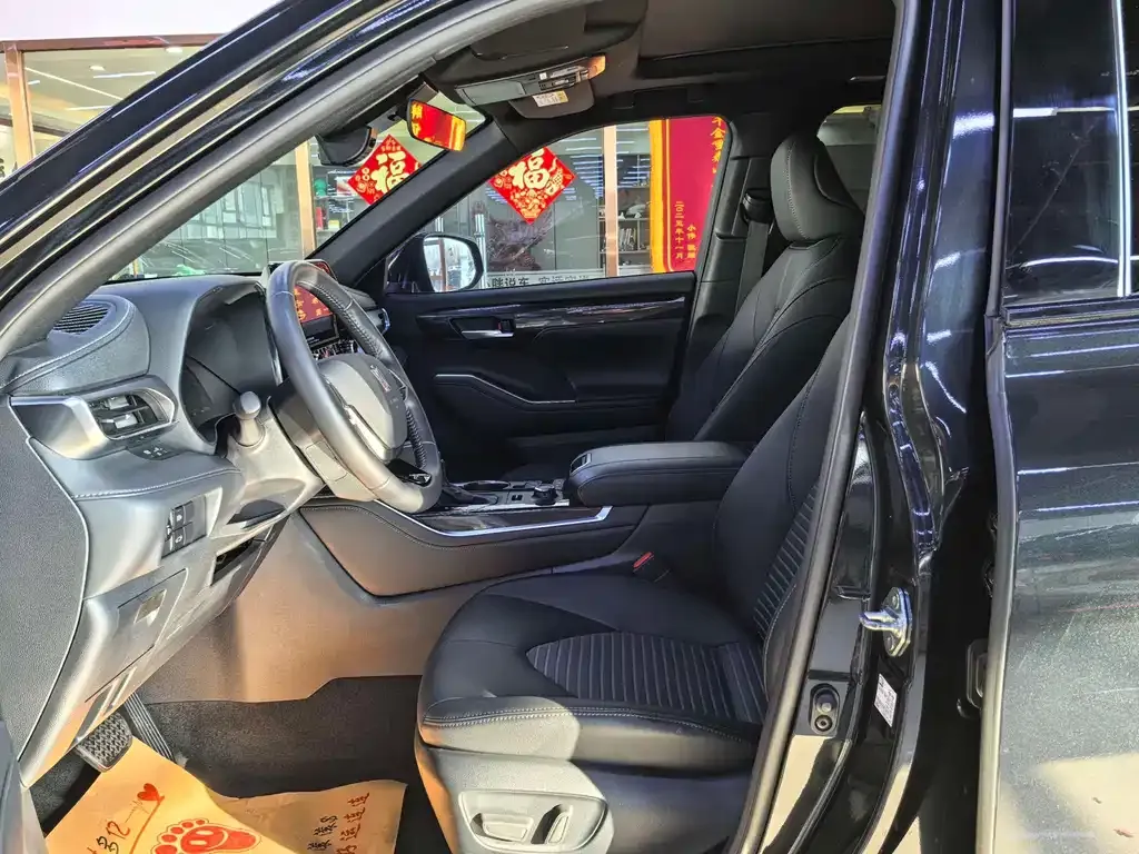 Toyota Crown Kluger 2023 из CN, фото 7