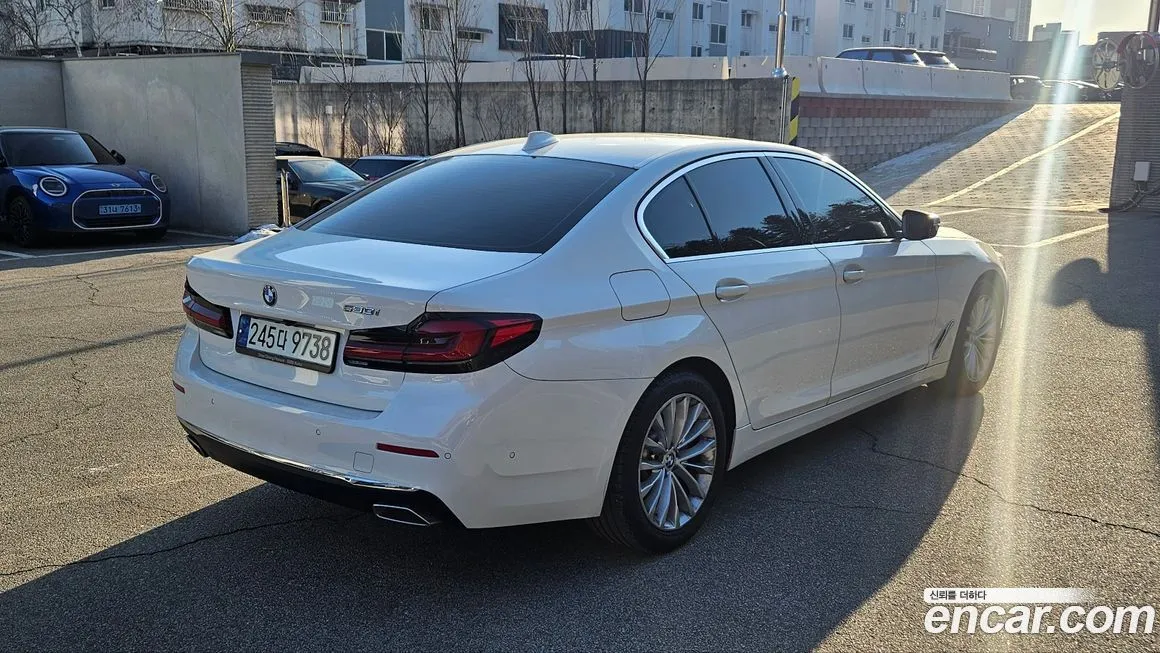 BMW 5-Series — фото 10
