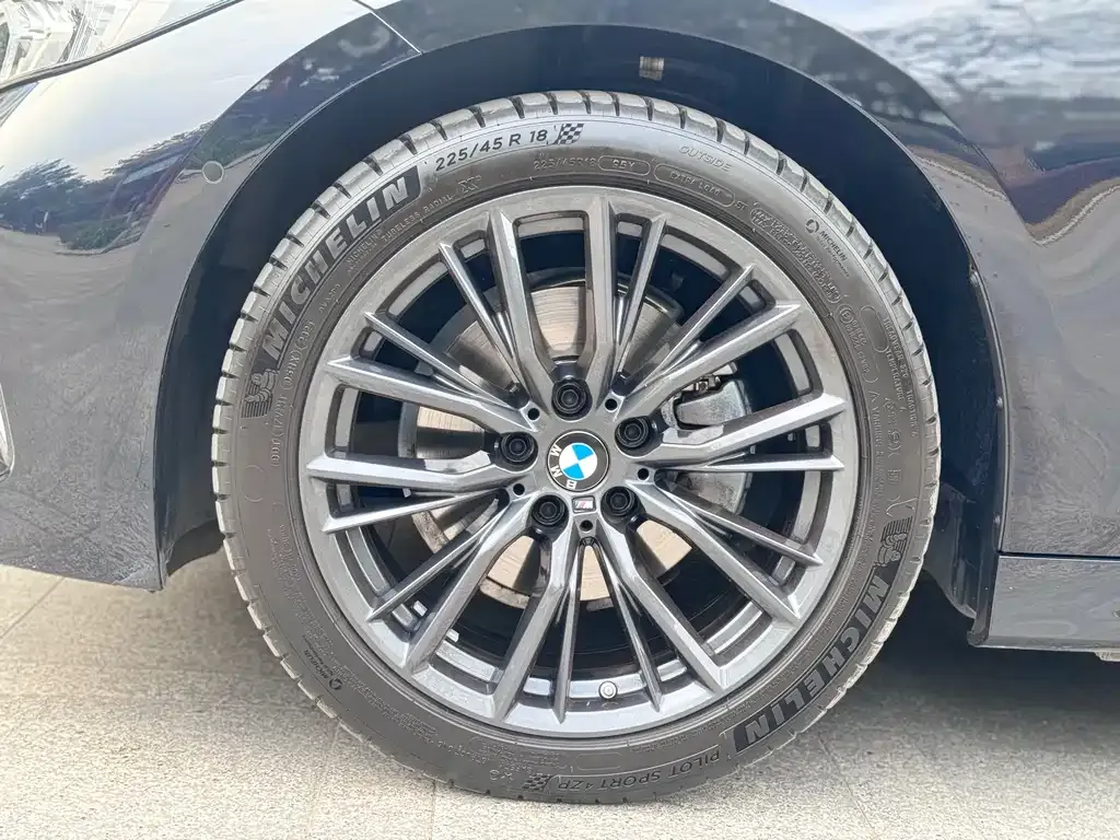 BMW 3 Series 2024 из CN, фото 2