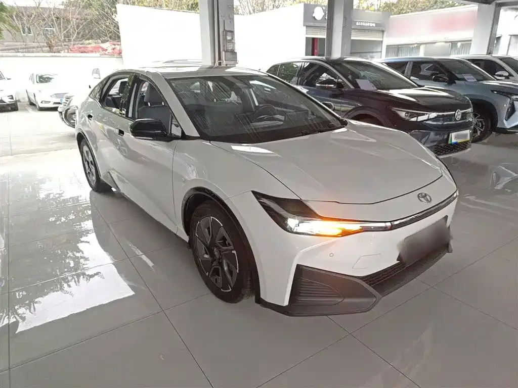 Toyota bZ3 2024 из CN, фото 5