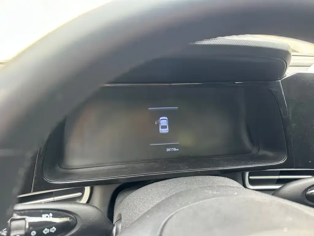 Hyundai Elantra 2023 из CN, фото 2
