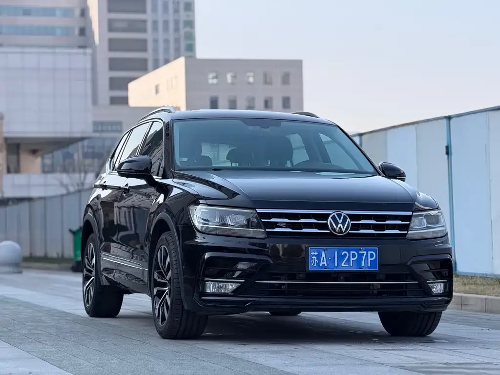 Volkswagen Tiguan L — фото 9