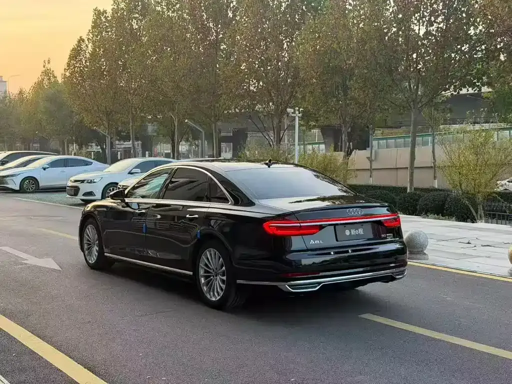 Audi A8 2021 из CN, фото 8