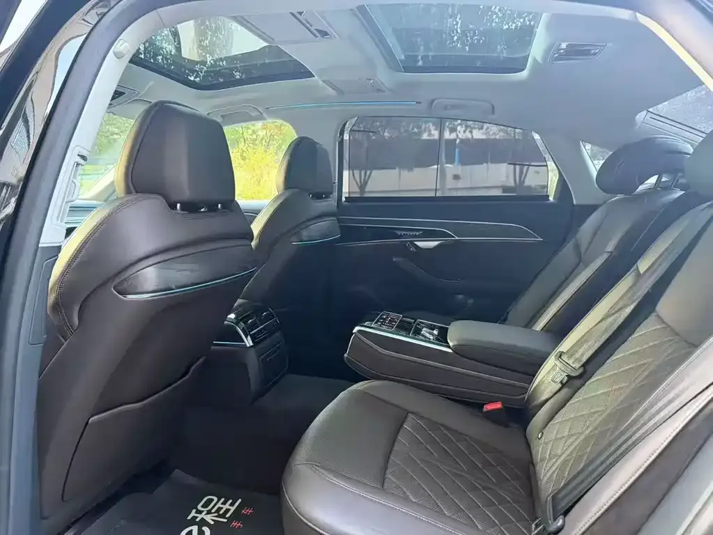 Audi A8 2021 из CN, фото 2