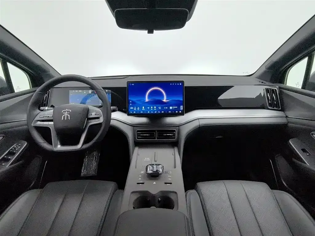BYD L DM-i — фото 10