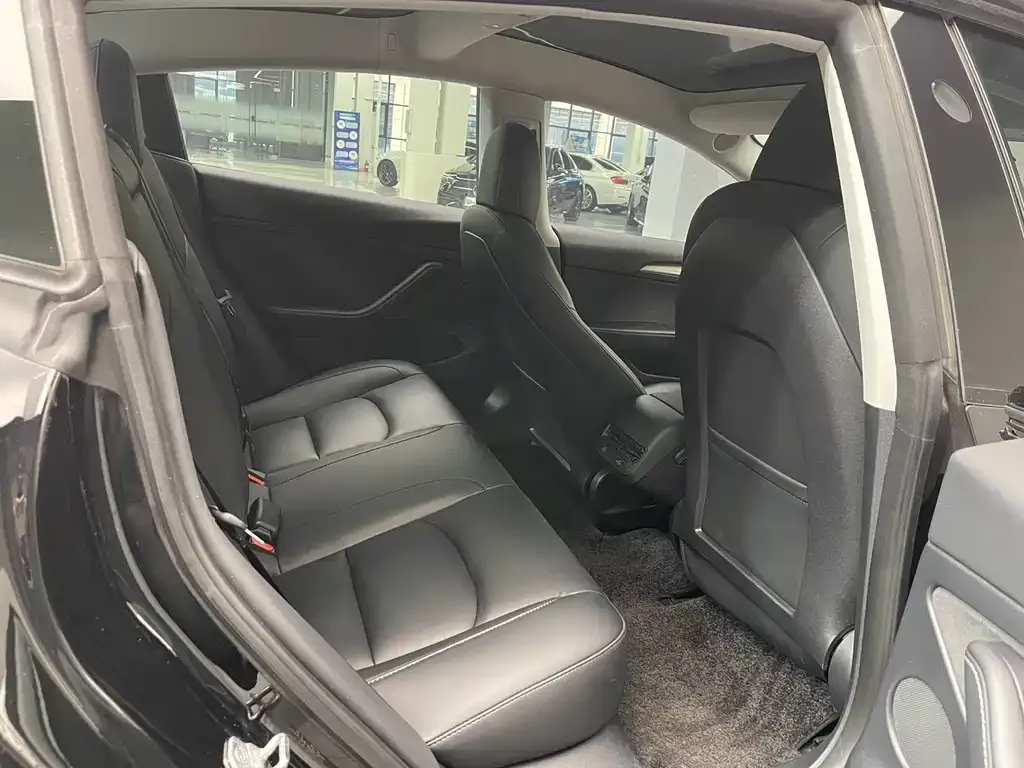 Tesla Model 3 — фото 10