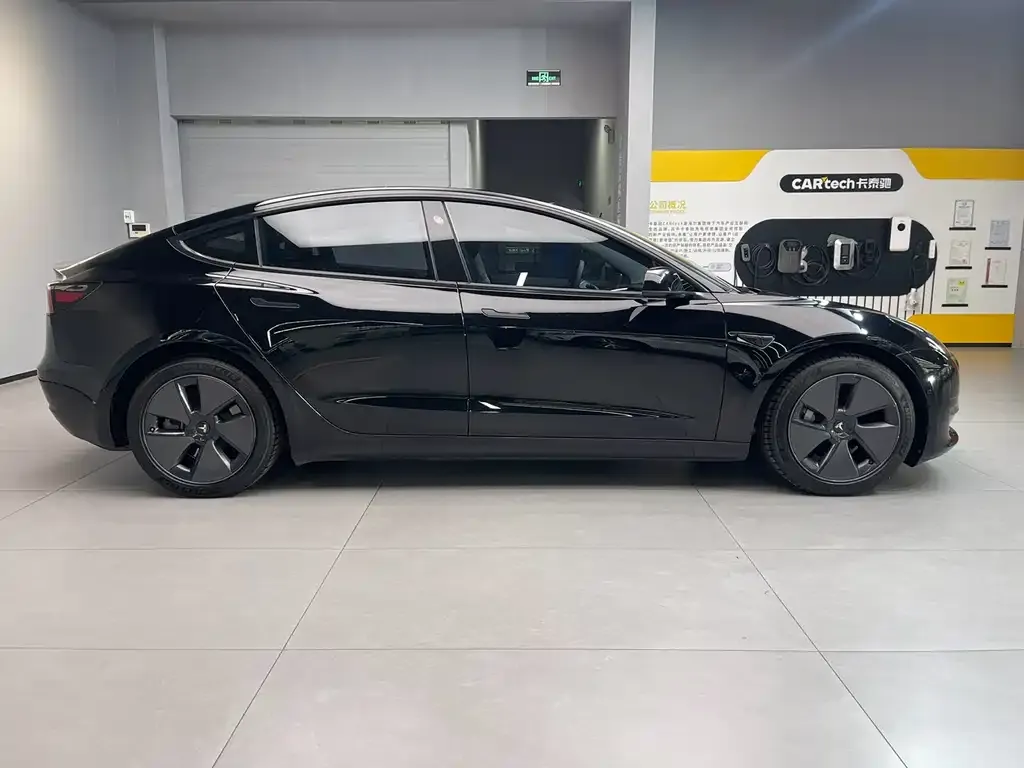 Tesla Model 3 — фото 3