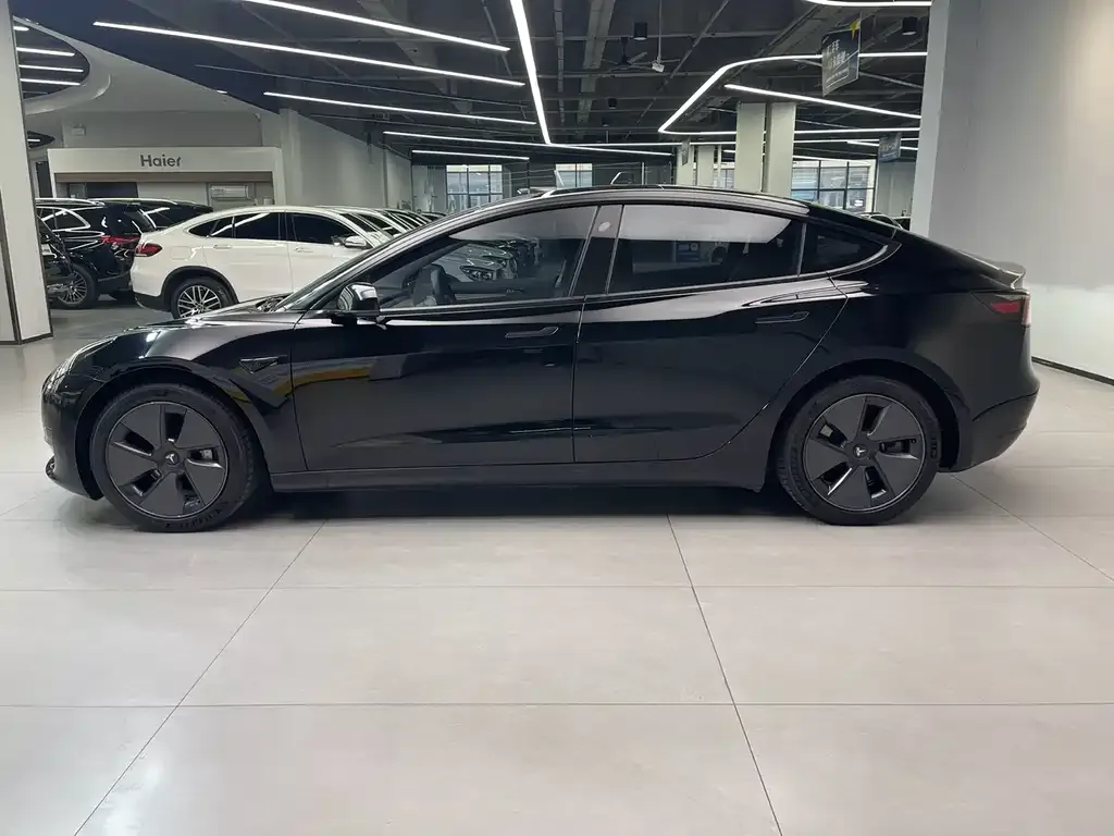 Tesla Model 3 — фото 8