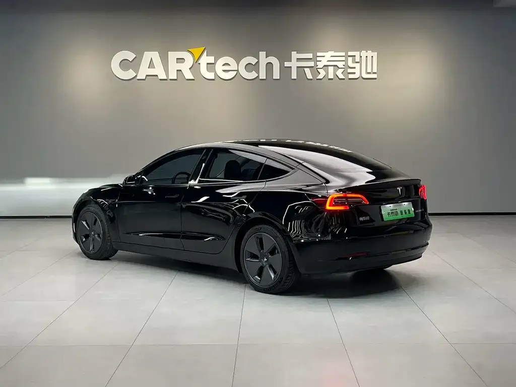 Tesla Model 3 — фото 4
