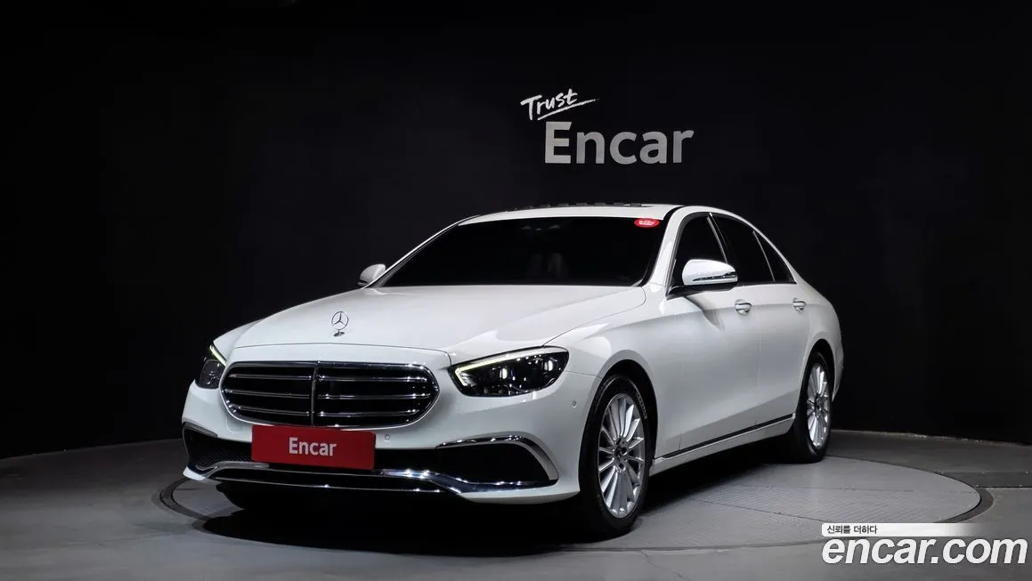 Mercedes-Benz E-Class — фото 1
