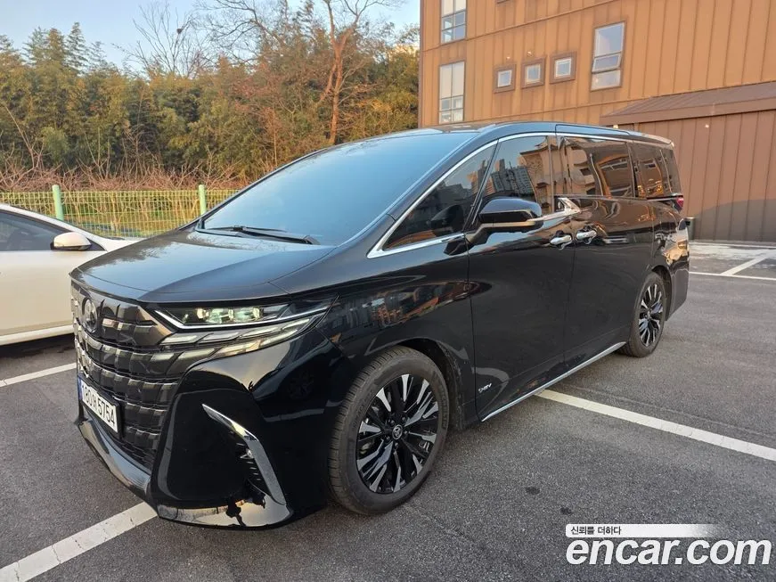 Toyota Alphard — фото 2
