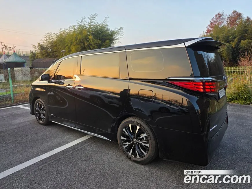 Toyota Alphard — фото 3