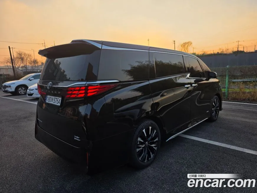 Toyota Alphard — фото 5
