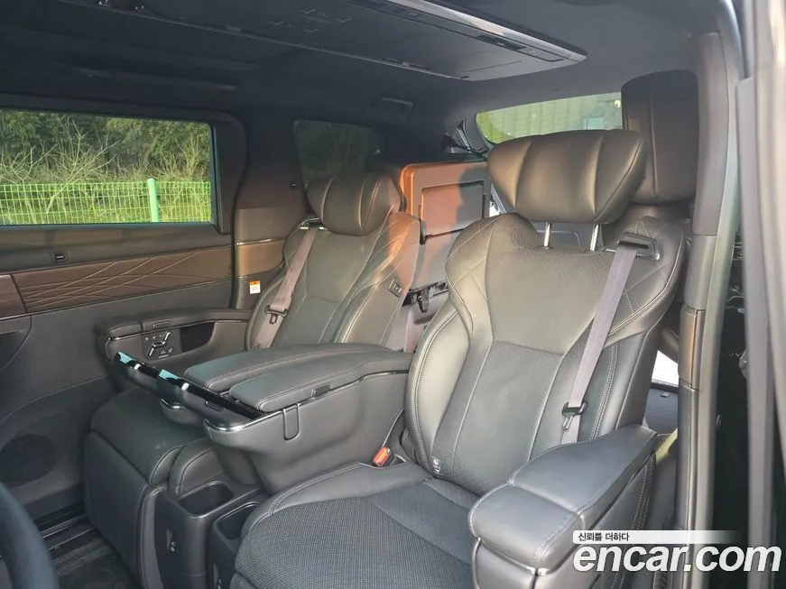 Toyota Alphard — фото 9