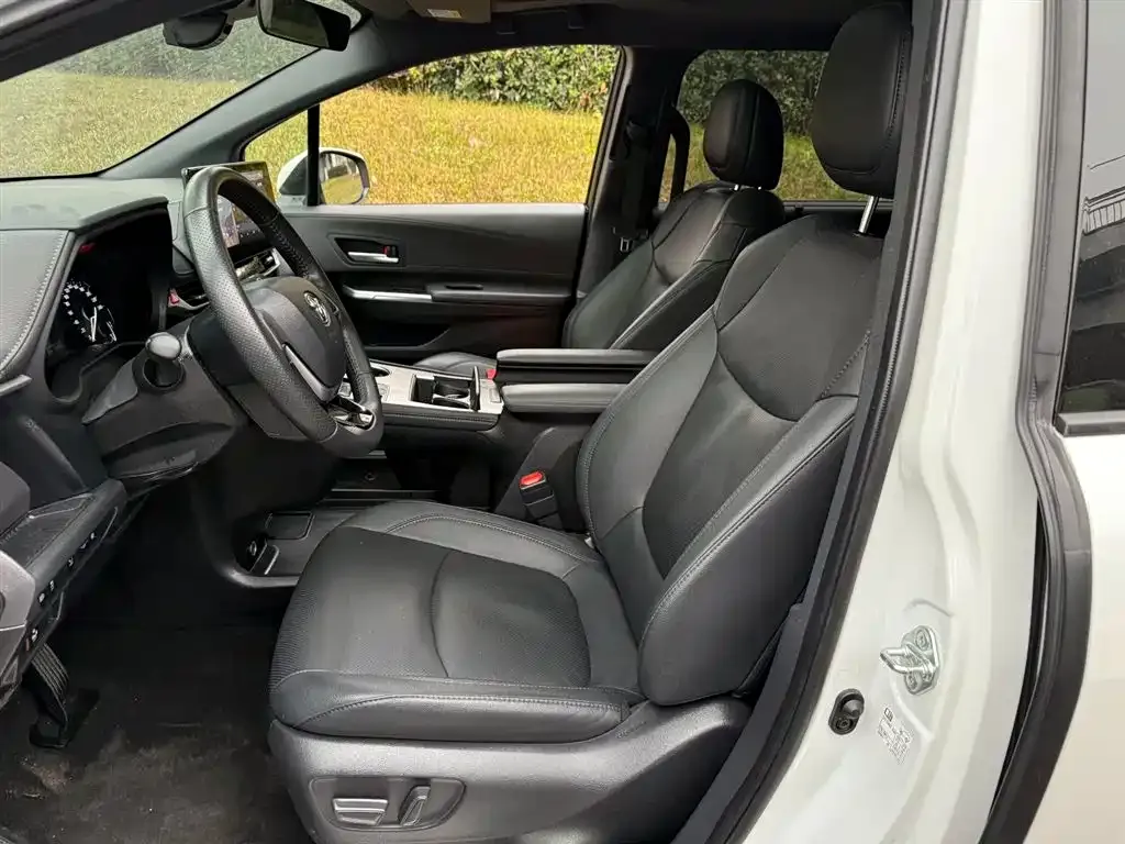 Toyota Sienna — фото 6