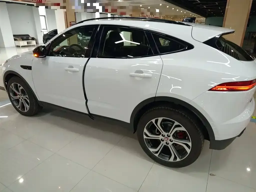 Jaguar E-PACE — фото 4