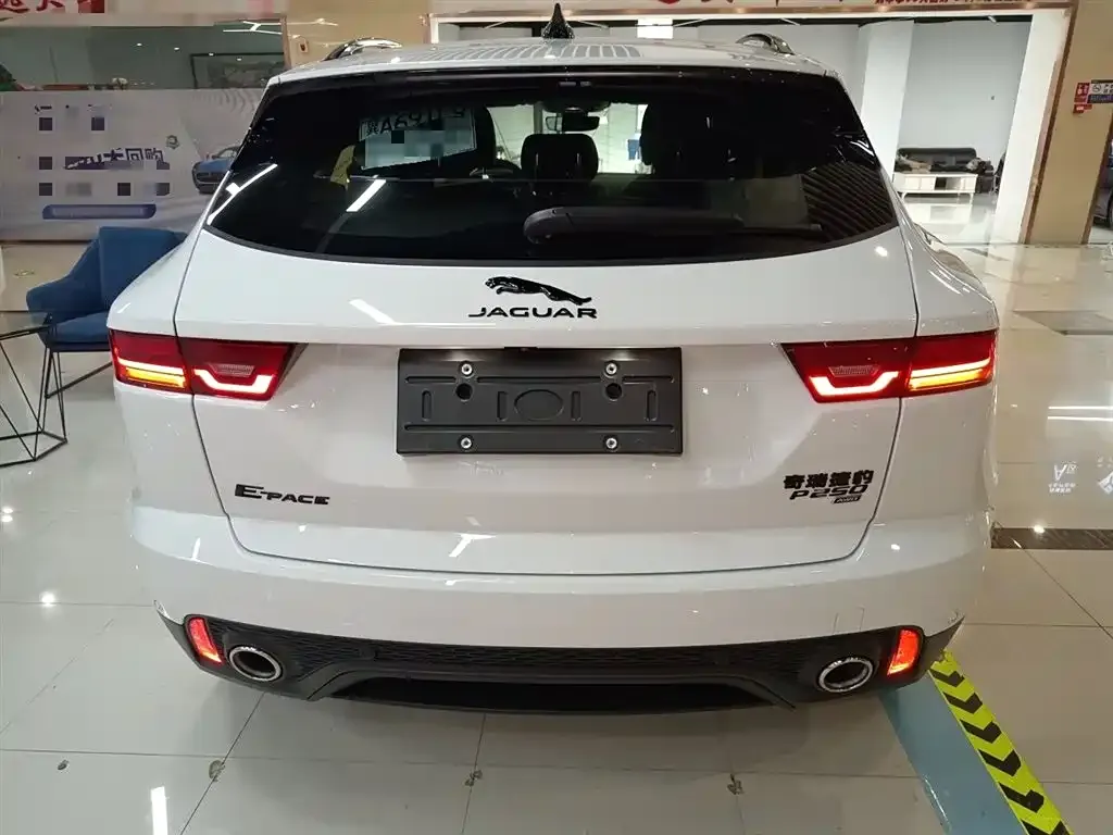 Jaguar E-PACE — фото 3