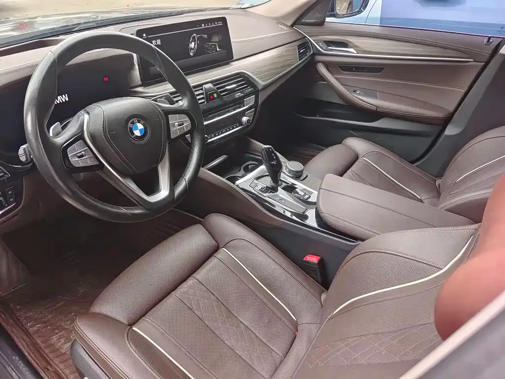 BMW 5 Series — фото 10