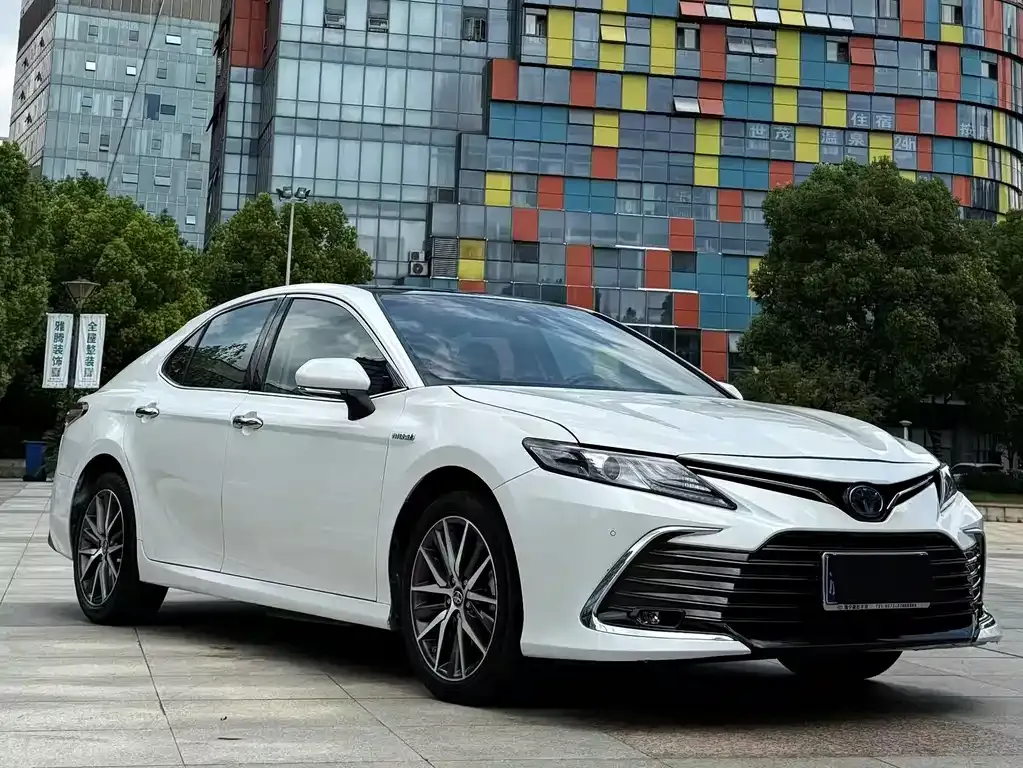 Toyota Camry — фото 6