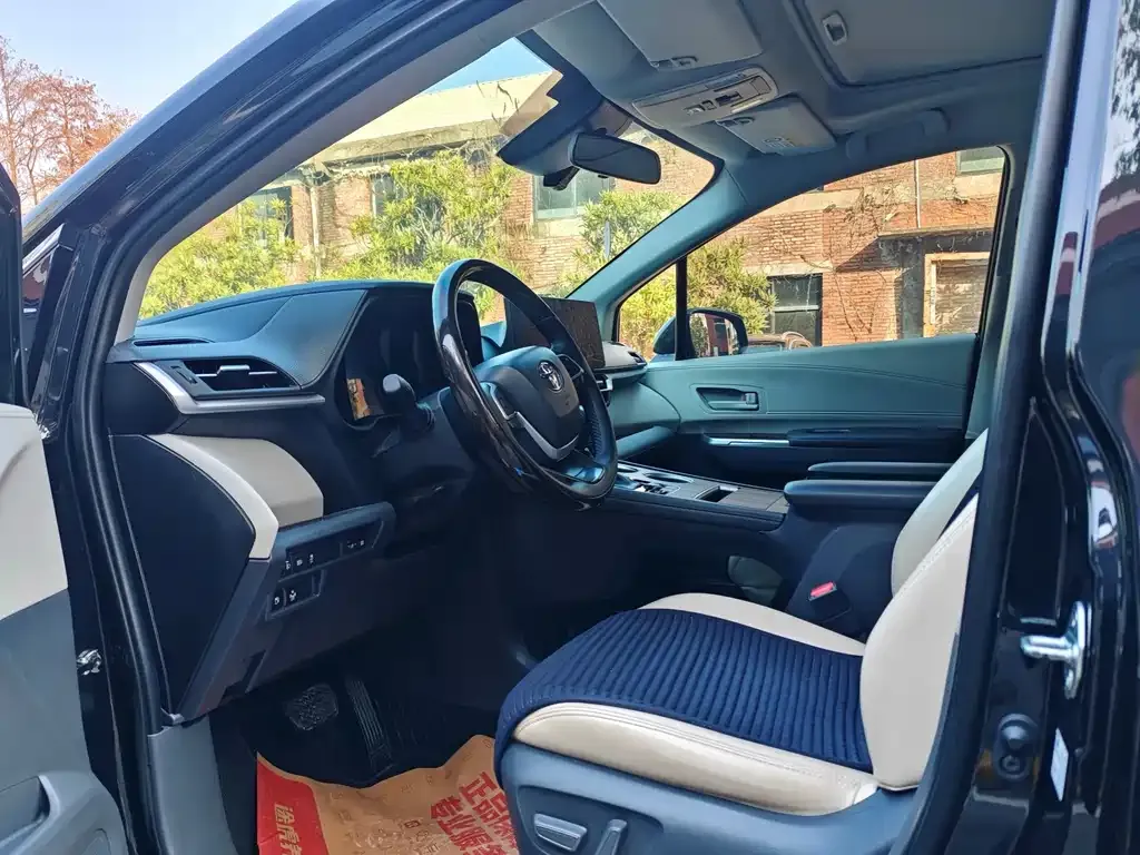 Toyota Sienna 2023 из CN, фото 3