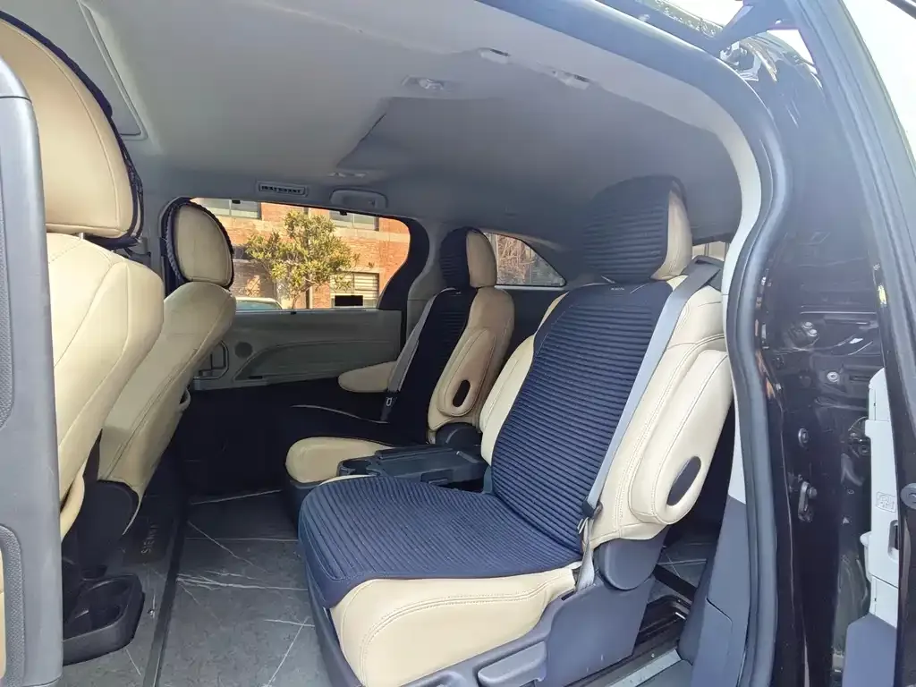 Toyota Sienna 2023 из CN, фото 4