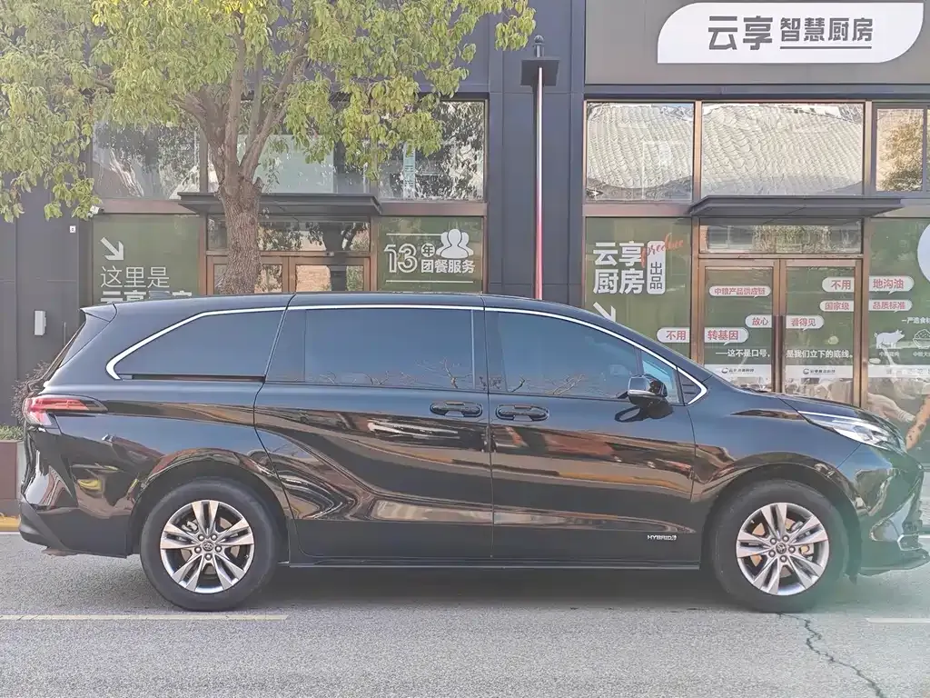 Toyota Sienna 2023 из CN, фото 8
