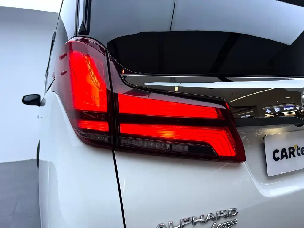 Toyota Alphard 2023 из CN, фото 5