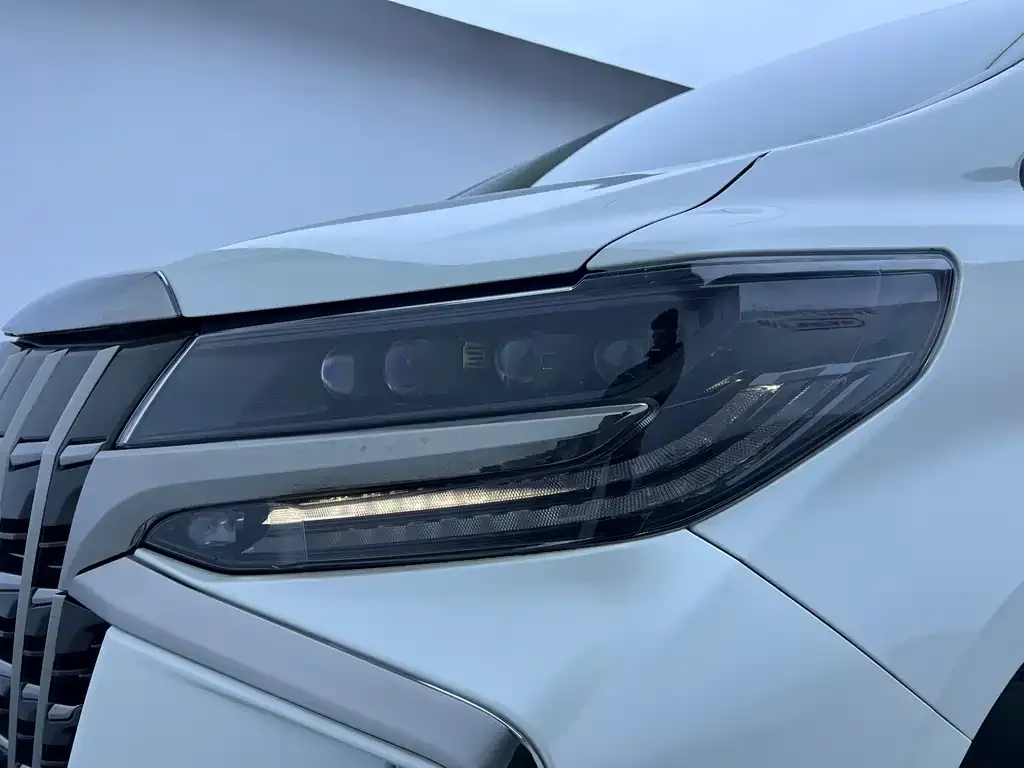 Toyota Alphard 2023 из CN, фото 7