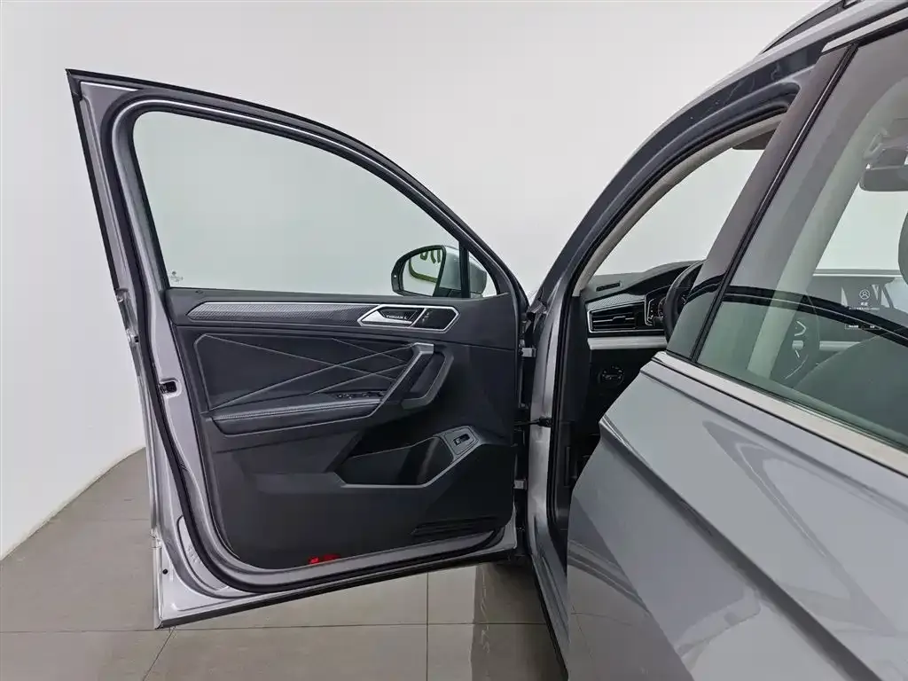 Volkswagen Tiguan L 2021 из CN, фото 8