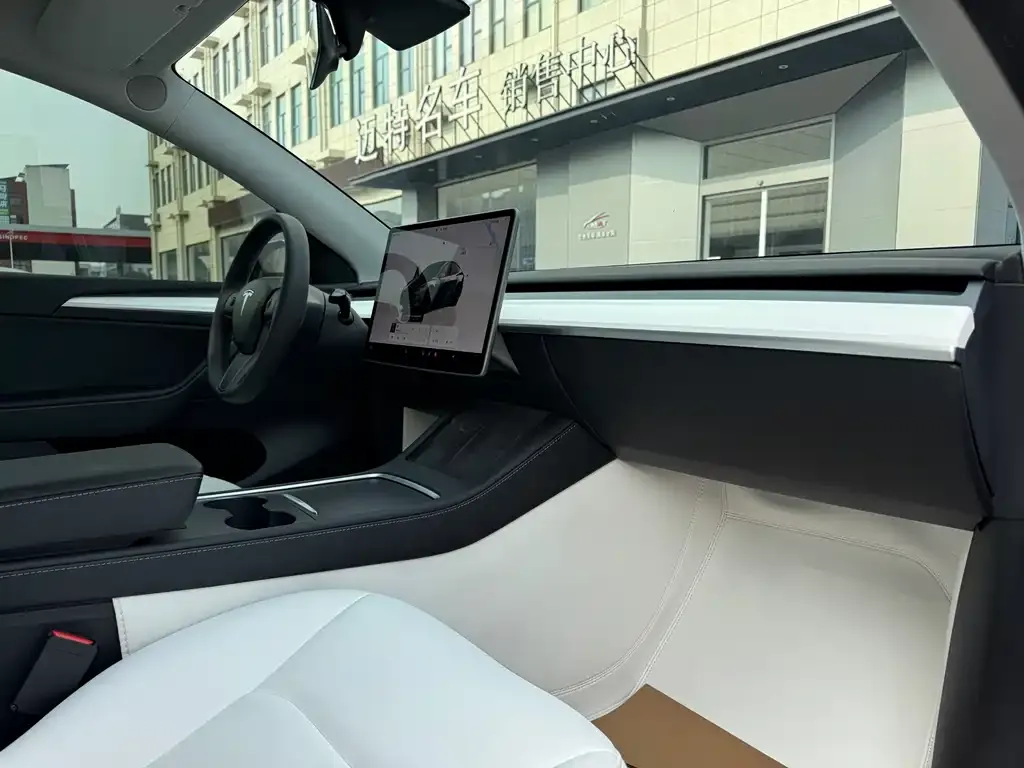Tesla Model Y — фото 2