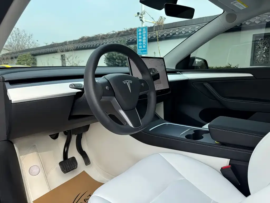 Tesla Model Y — фото 3
