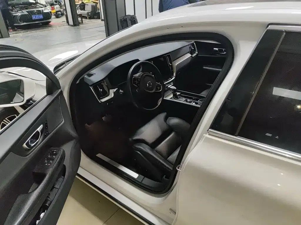 Volvo S60 2021 из CN, фото 6