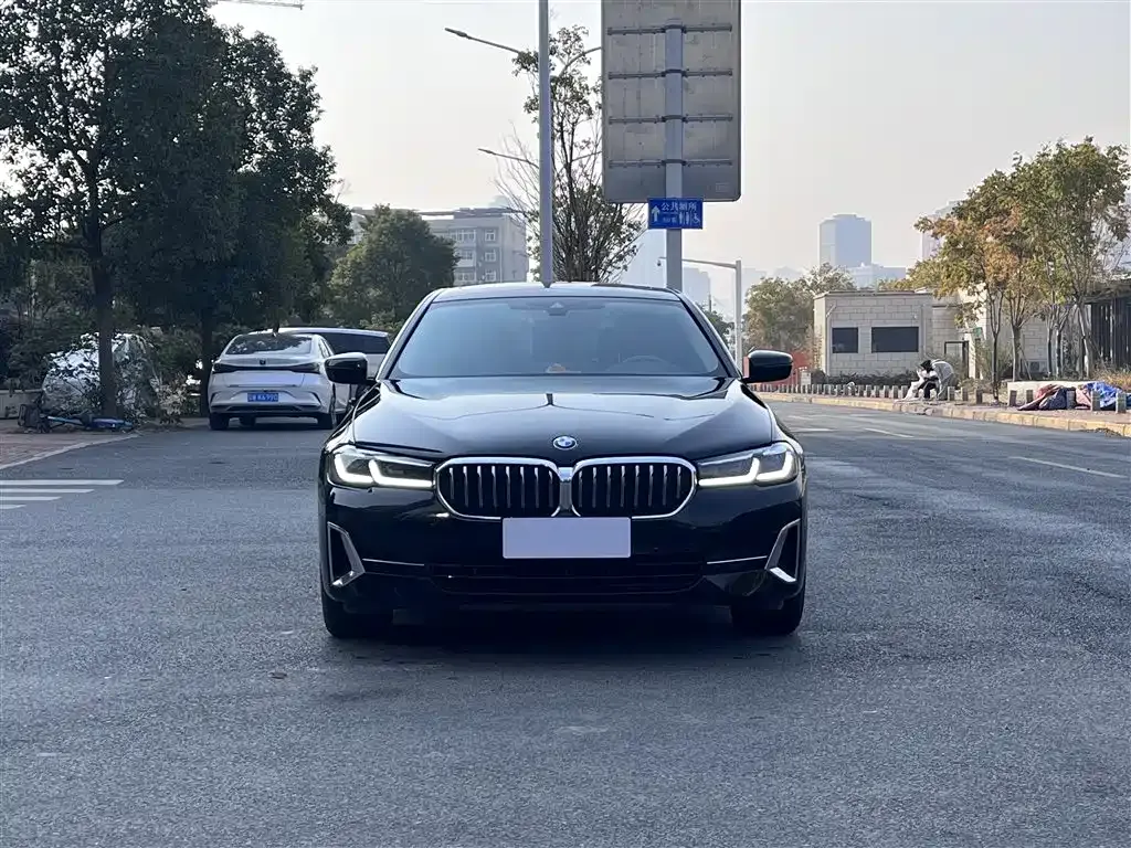 BMW 5 Series — фото 5
