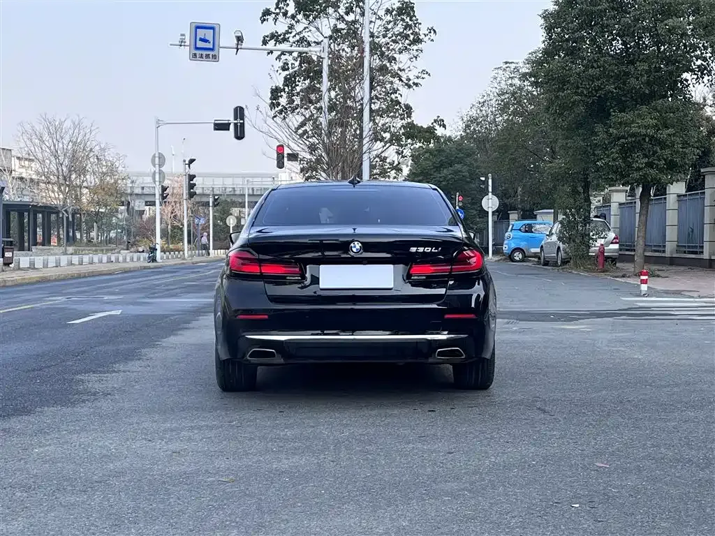 BMW 5 Series — фото 10
