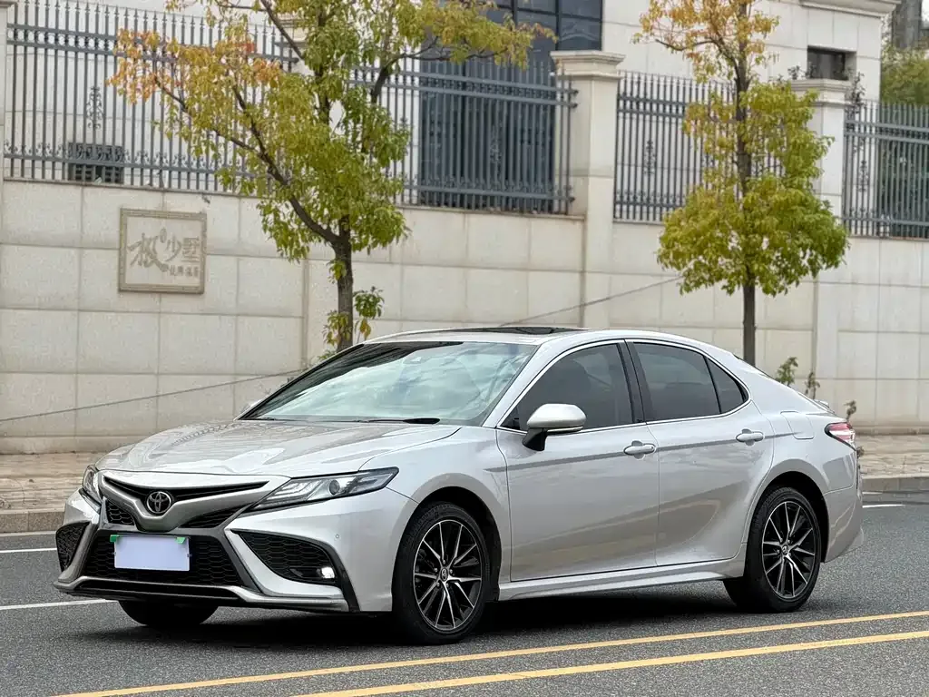 Toyota Camry 2023 из CN, фото 1