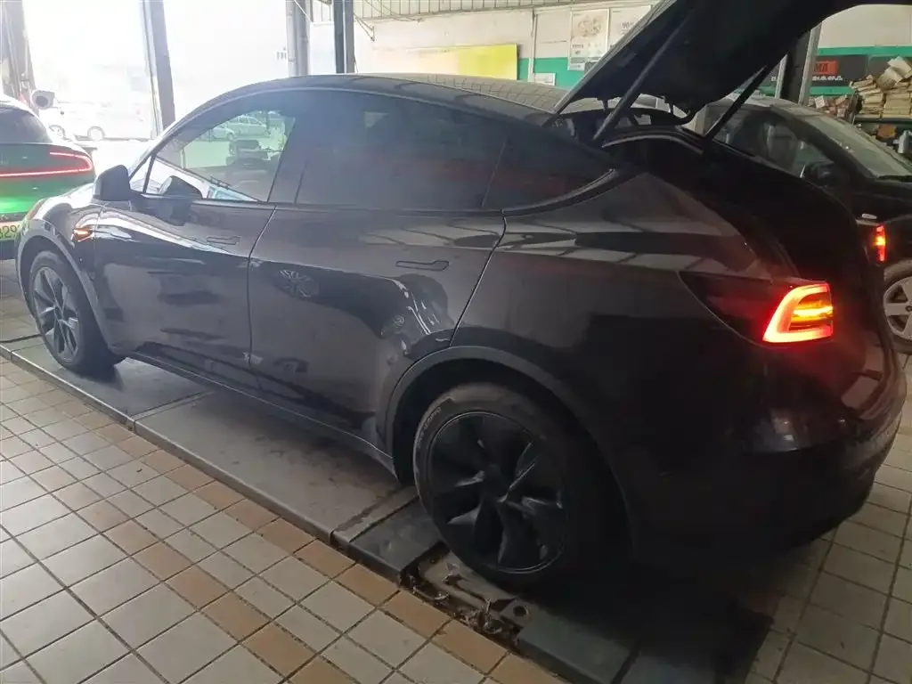 Tesla Model Y 2024 из CN, фото 8