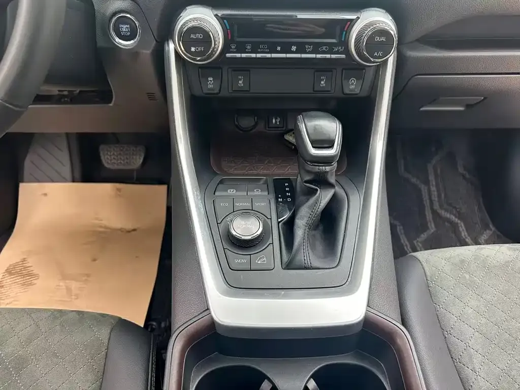 Toyota RAV4 — фото 10