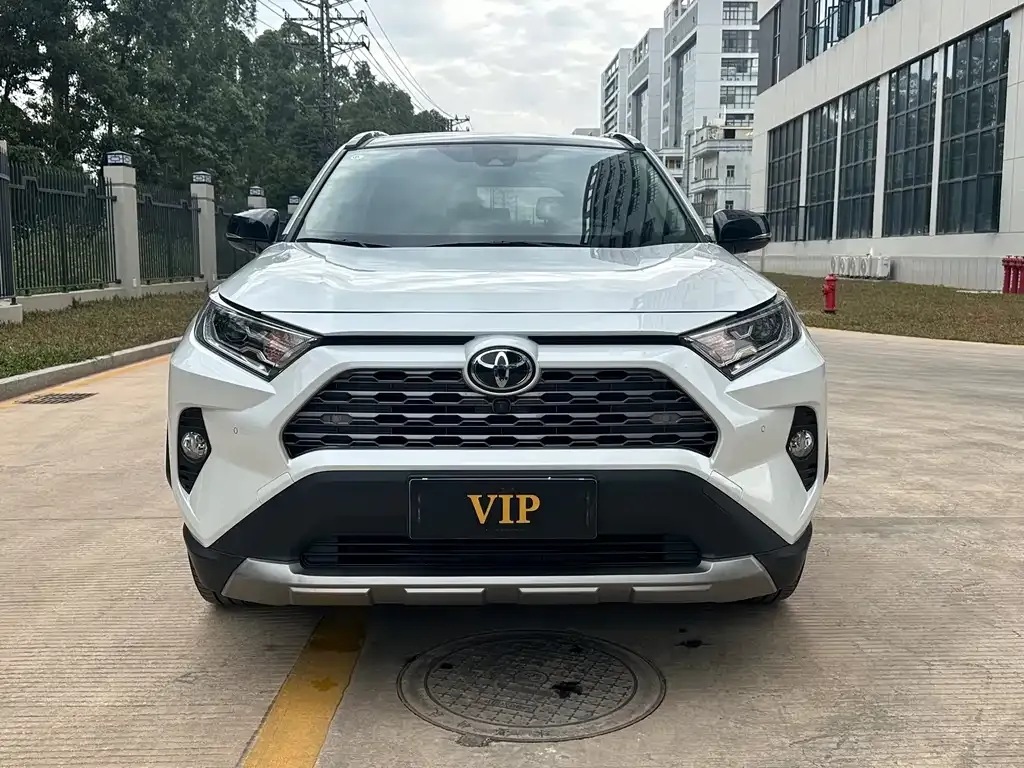 Toyota RAV4 — фото 2